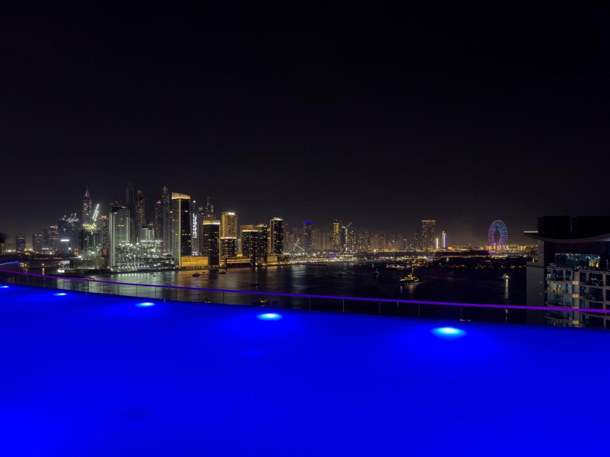 Apartment Beachfront On The Palm Jumeirah With Amazing View Rooftop Infinity Pool *